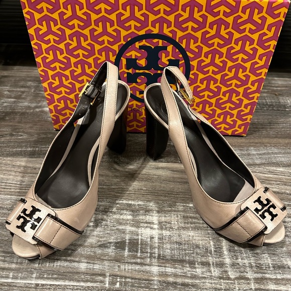 Tory Burch Tennyson-veg leather, pale gray, coconut, 6.5 NWT and box - Picture 2 of 6